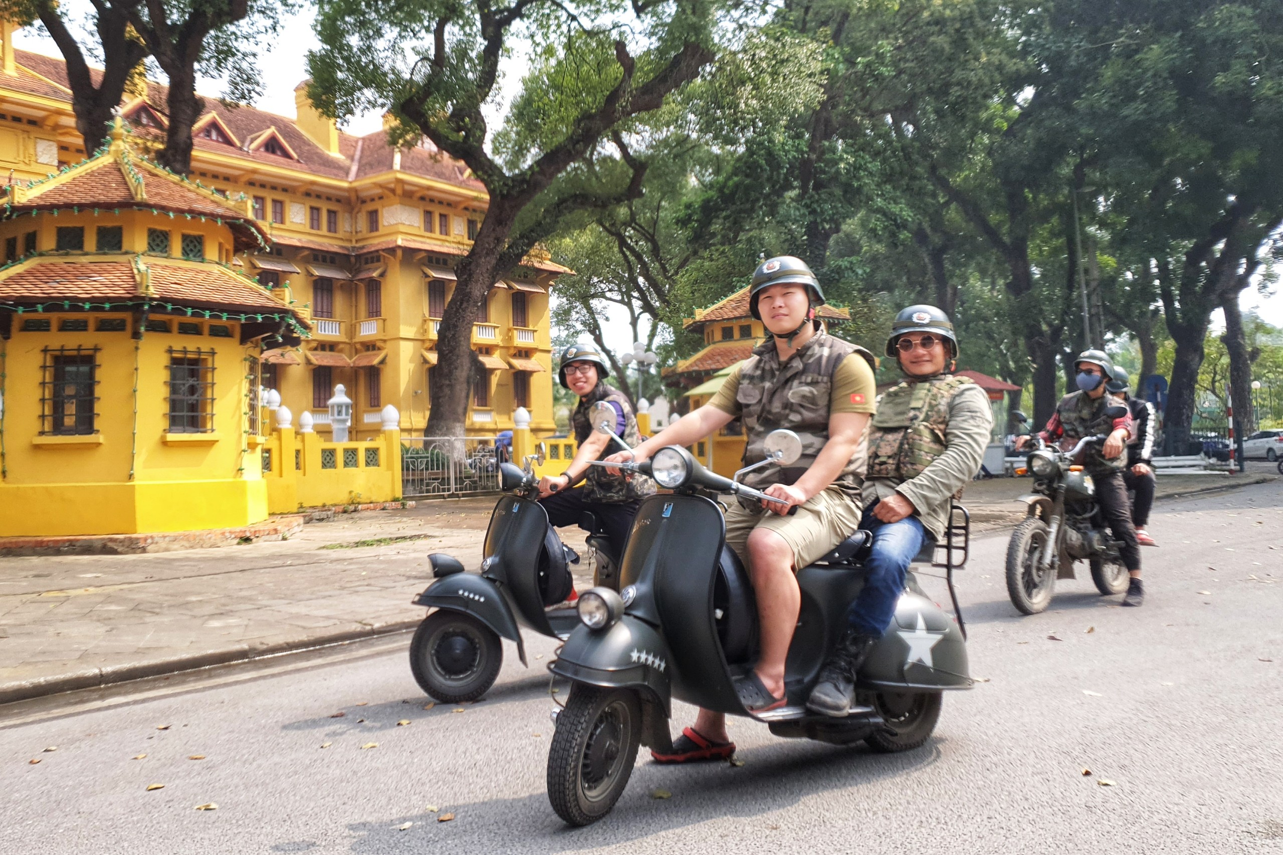 HANOI FOOD TREASURE HUNT BY VESPA – HTHV1